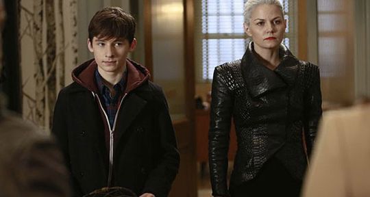 Once upon a time (saison 5) :  6ter passe en inédit avec Fergus face au « casque de DunBroch », Crochet en duel avec Gold