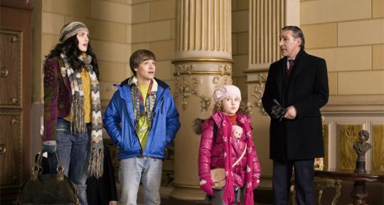Il était une fois à Castlebury (TF1) : Katie McGrath (Jurassic World) et Roger Moore (James Bond) pour un Noël de rêve