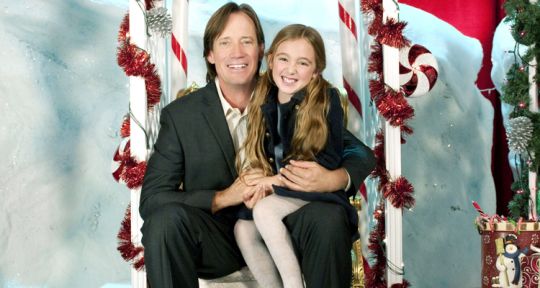 Le costume du Père Noël (M6) : Kevin Sorbo (Hercule) puni par le Père Noël pour son égoïsme