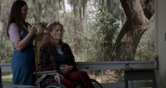 Fascination Mortelle (TF1) : le jet privé d’Erika Christensen (Parenthood) s’écrase en forêt, Val Lauren (Graceland) tente de la retrouver