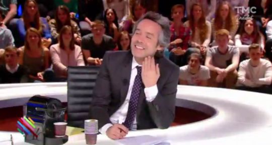 Quotidien : Yann Barthès se moque d’Emmanuel Macron et stabilise ses audiences à un haut niveau
