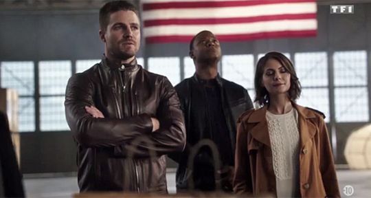 Flash, Supergirl et Arrow, unis pour former « La meilleure équipe de tous les temps », ont du mal à séduire les foules