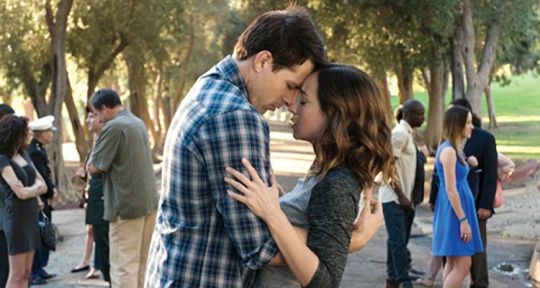 Un simple baiser (TF1) : Courtney Ford (Supernatural, Revenge) va-t-elle tout abandonner pour Ryan Caltagirone (Les Feux de l’amour) ?