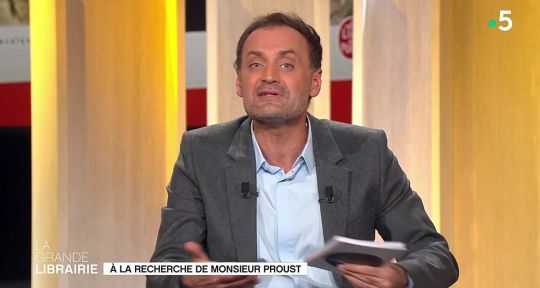 La grande librairie du mercredi 23 novembre 2022 : Camille Pascal, Yasmina Khadra, Emilienne Malfatto, Giuliano da Empoli avec Augustin Trapenard sur France 5