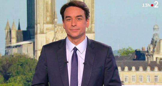 Julian Bugier : Sa femme débarque en direct au JT Julian Bugier : Sa femme débarque en direct au JT