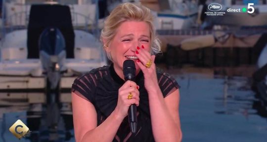 “Non je ne peux pas faire ça…” Le refus catégorique de Juliette Armanet, moment de gêne pour Anne-Elisabeth Lemoine dans C à vous