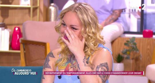 Une mère abandonne sa fille d’un an, elle explique son choix en larmes à Faustine Bollaert 