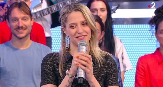 “J’ai peur de craquer mon slip” : la maestro Cindy évite un accident dans N’oubliez pas les paroles