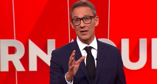 “Ferme-là animateur de m*rde !” Julien Courbet insulté avant un nouveau prime time d’Arnaques sur M6