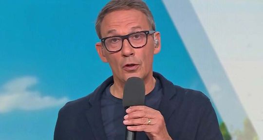 « Je vous cravache la gueule ! Tapez-moi ! » Ça vire au carnage chez Julien Courbet sur M6