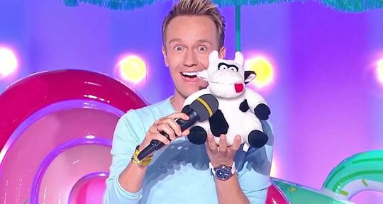Cyril Féraud troublé par le cadeau d’un candidat « Vous l’avez achetée dans un magasin de jouets pour adultes ? » Cyril Féraud troublé par le cadeau d’un candidat « Vous l’avez achetée dans un magasin de jouets pour adultes ? »