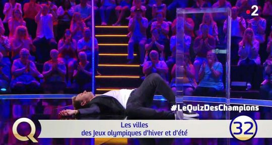Le quiz des champions : Cyril Féraud s’écroule subitement à terre, record historique battu sur France 2