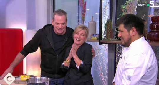 C à vous : Anne-Elisabeth Lemoine surprise par Garou, le chanteur lui fait une déclaration en direct