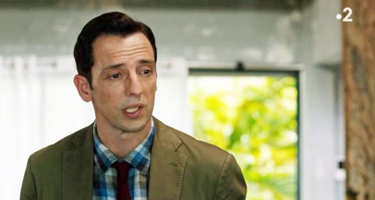 Attaque inattendue contre Neville Parker (Ralf Little) de Meurtres au Paradis