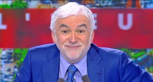 L’Heure des Pros : incident pour Pascal Praud, Charlotte d’Ornellas angoissée sur CNews