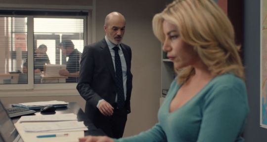 Plus belle la vie (spoiler) : Ariane accusée de meurtre ? Durieux manipule les preuves Plus belle la vie (spoiler) : Ariane accusée de meurtre ? Durieux manipule les preuves