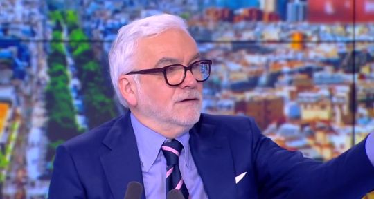 « Ne partez pas ! » Elisabeth Lévy quitte le plateau de Pascal Praud en direct sur CNews 