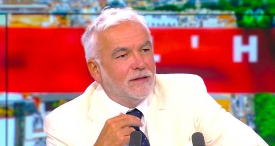 Pascal Praud stoppe déjà Élisabeth Lévy pour éviter des sanctions sur CNews  