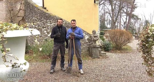 Le château de mes rêves : un couple hors-la-loi, Frank et Silvère abandonnés sur M6   