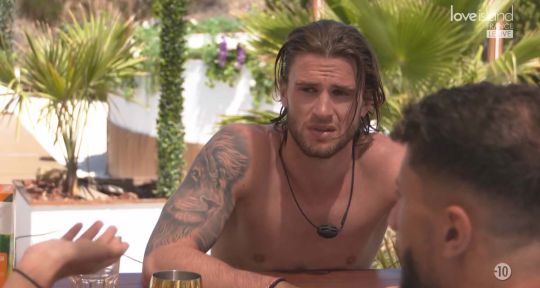 Love Island France (Le Live) : Simone censuré, Perle et Valentin déjà séparés sur W9 ?