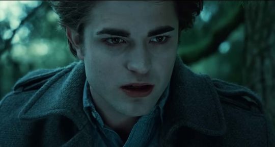 Twilight Chapitre 1 Fascination (6ter) : Robert Pattinson menacé sur le tournage, pourquoi il a failli être viré du rôle d’Edward ?