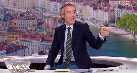 « C’est fini ! », Yann Barthès annonce la fin de Quotidien sur TMC