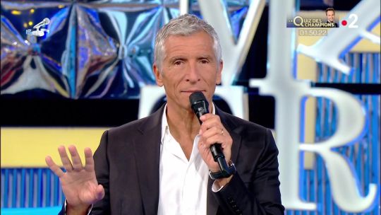 N’oubliez pas les paroles : Nagui quitte le plateau, l’animateur victime d’un incident sur France 2