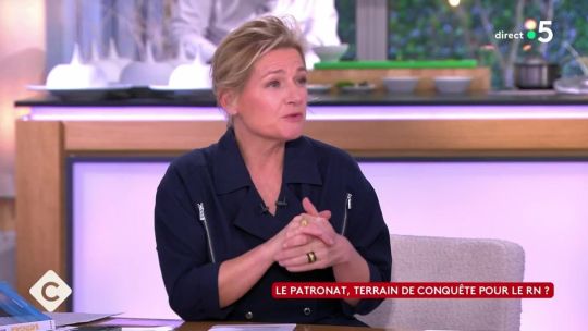 C à vous - « Méfiez-vous ! » : Anne-Elisabeth Lemoine met en garde une célèbre figure politique