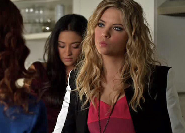 Pretty Little Liars : Aria, Hanna, Emily et Spencer trouvent l’identité de « A » Pretty Little Liars : Aria, Hanna, Emily et Spencer trouvent l’identité de « A »