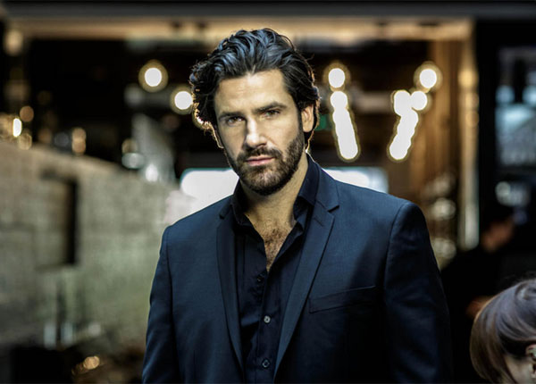 Bachelor : les secrets de la saison 2, avec Paul et ses 25 prétendantes Bachelor : les secrets de la saison 2, avec Paul et ses 25 prétendantes