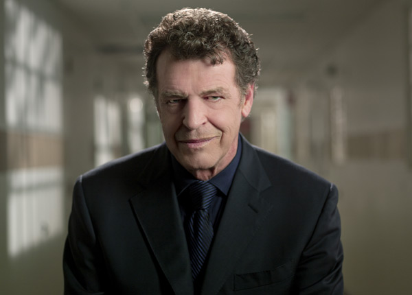 Après Fringe, John Noble revit des expériences interdites