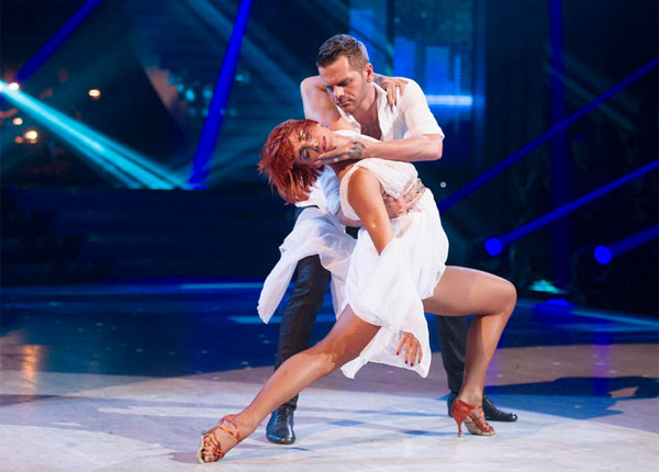 Danse avec les stars : blessée, Fauve Hautot confirme son retour pour la saison 5 Danse avec les stars : blessée, Fauve Hautot confirme son retour pour la saison 5