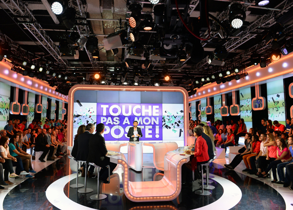 Touche pas à mon poste : Cyril Hanouna arbitre du match Laurent Delahousse vs David Pujadas