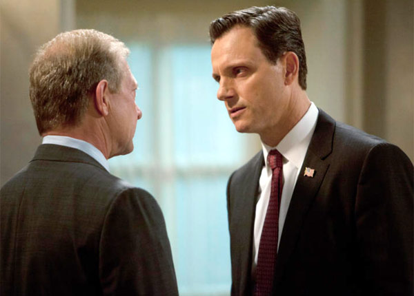 Tony Goldwyn (Scandal) incarne le leader de l’Église fondamentaliste de Jésus-Christ des saints des derniers jours Tony Goldwyn (Scandal) incarne le leader de l’Église fondamentaliste de Jésus-Christ des saints des derniers jours