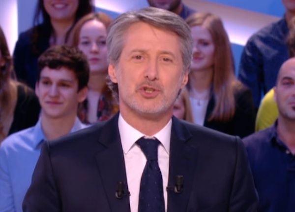 Le Grand Journal : Antoine de Caunes devance la dernière de L’émission pour tous