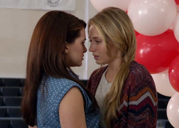 Faking it : de fausses lesbiennes en héroïnes pour la nouveauté de MTV