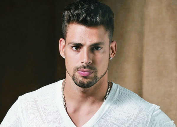 Cauã Reymond (Avenida Brasil) : « Jorginho et Nina ont une relation très forte » Cauã Reymond (Avenida Brasil) : « Jorginho et Nina ont une relation très forte »