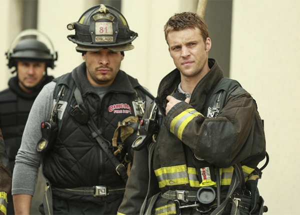 Renouvelée pour une saison 3, Chicago fire arrive en prime time Renouvelée pour une saison 3, Chicago fire arrive en prime time