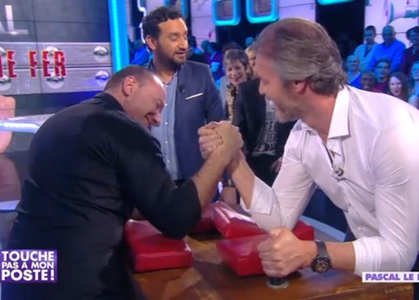 Touche pas à mon poste : Pascal le grand frère face à Jean-Michel Maire Touche pas à mon poste : Pascal le grand frère face à Jean-Michel Maire