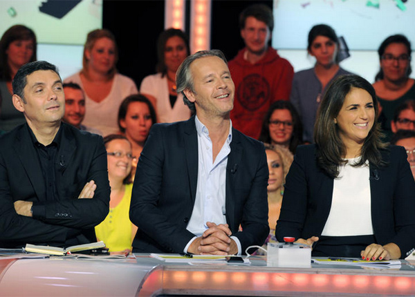 Touche pas à mon poste : Cyril Hanouna arbitre du duel Stéphane Bern contre Estelle Denis Touche pas à mon poste : Cyril Hanouna arbitre du duel Stéphane Bern contre Estelle Denis
