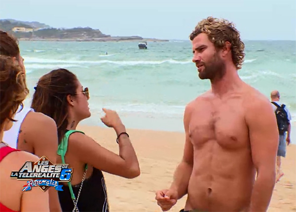 Les Anges de la télé-réalité : Johnny, le professeur de surf, séduit le public