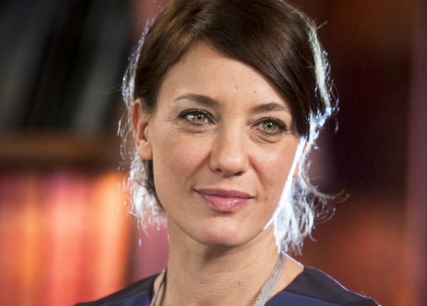 Emma Colberti (Un si joli mensonge) : « Il y a 20 ans, être une fille avec de grands yeux verts et être drôle, ça n’était pas possible »
