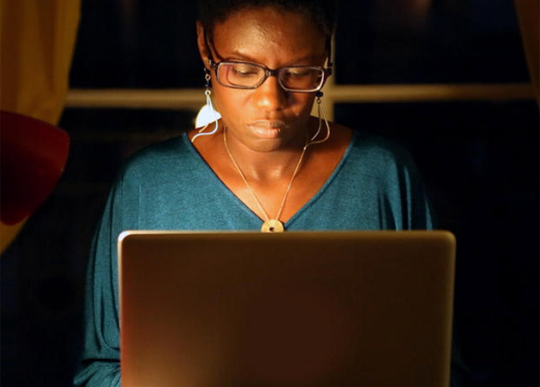 Les Réseaux de la haine : Rokhaya Diallo et Mélissa Theuriau s’intéressent à l’agression en ligne