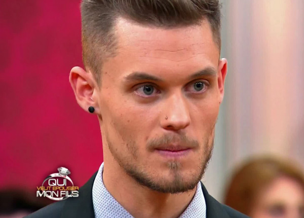 Qui veut épouser mon fils ? : Giulia dit non à Steven devant un public stupéfait Qui veut épouser mon fils ? : Giulia dit non à Steven devant un public stupéfait