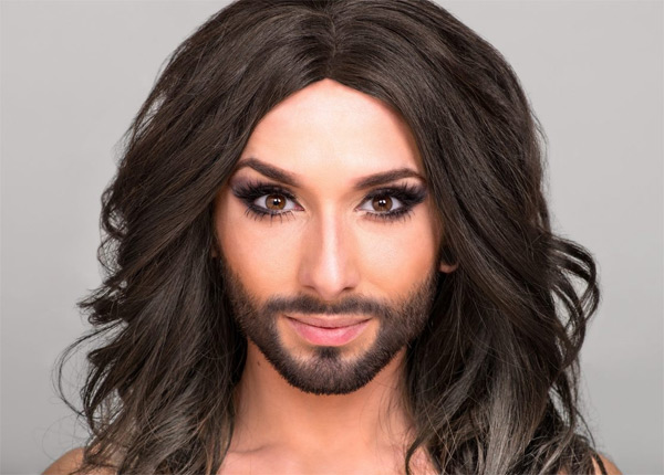 7 à 8 : Harry Roselmack s’intéresse à Conchita Wurst 7 à 8 : Harry Roselmack s’intéresse à Conchita Wurst