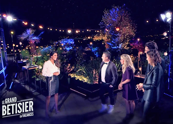 Le Grand bêtisier en vacances : avec le casting de Nos Chers Voisins, Karine Ferri remporte l’adhésion du public Le Grand bêtisier en vacances : avec le casting de Nos Chers Voisins, Karine Ferri remporte l’adhésion du public