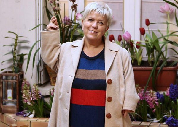 Joséphine, ange gardien : Mimie Mathy tourne avec Delphine McCarty et Thierry Samitier Joséphine, ange gardien : Mimie Mathy tourne avec Delphine McCarty et Thierry Samitier