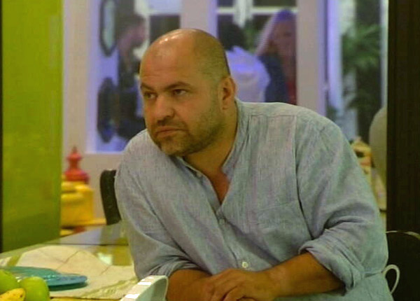 Secret Story 8 : Abdel exclu de la maison pour comportement jugé « inacceptable » Secret Story 8 : Abdel exclu de la maison pour comportement jugé « inacceptable »