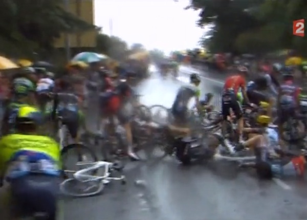 Tour de France 2014 : une chute collective, des orages et la victoire de Ramunas Navardauskas 