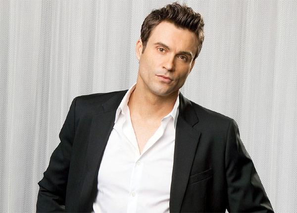 Cane (Daniel Goddard) des Feux de l’Amour : « Après sa mort, j’ai été complètement bouleversé mais c’était une bonne chose pour la série » Cane (Daniel Goddard) des Feux de l’Amour : « Après sa mort, j’ai été complètement bouleversé mais c’était une bonne chose pour la série »